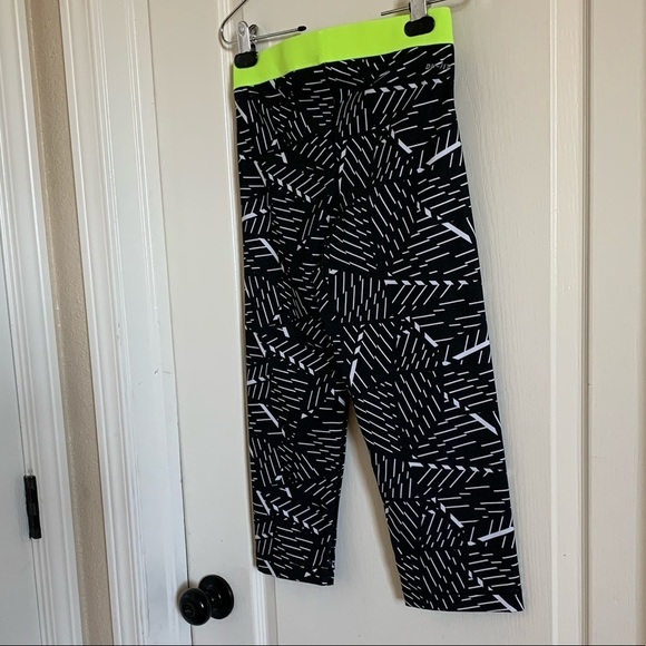 Nike Pro Tight Fit Training Capri Leggings - Picture 8 of 10